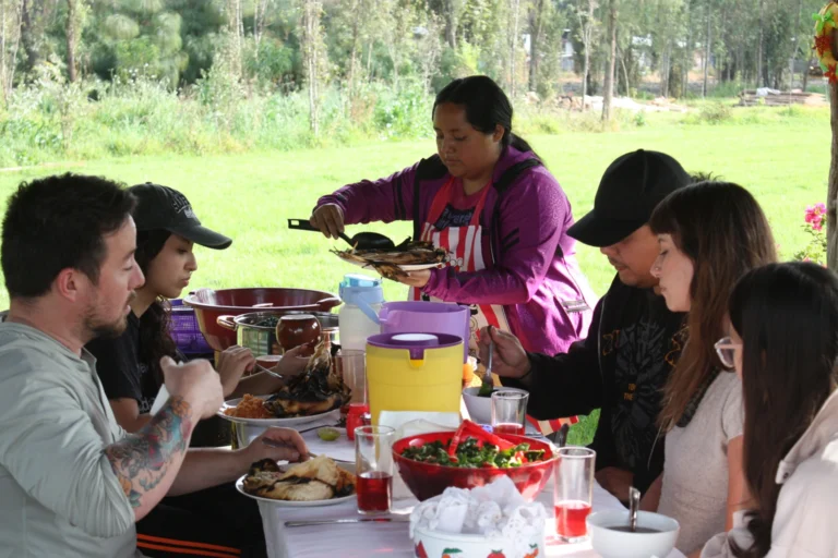Alimentación tradicional preparada con productos de chinampas agroecológicas en Xochimilco